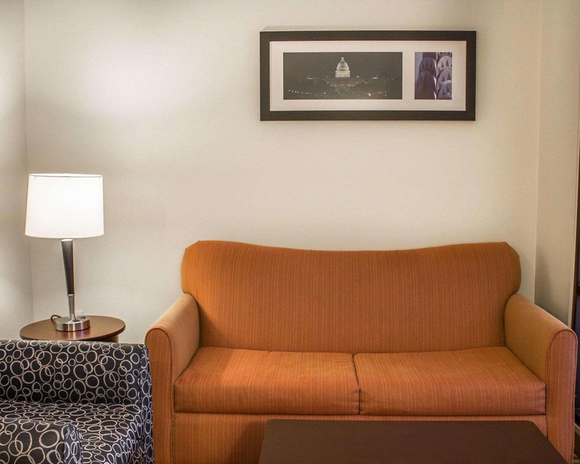 Comfort Suites Columbus East Broad Екстер'єр фото