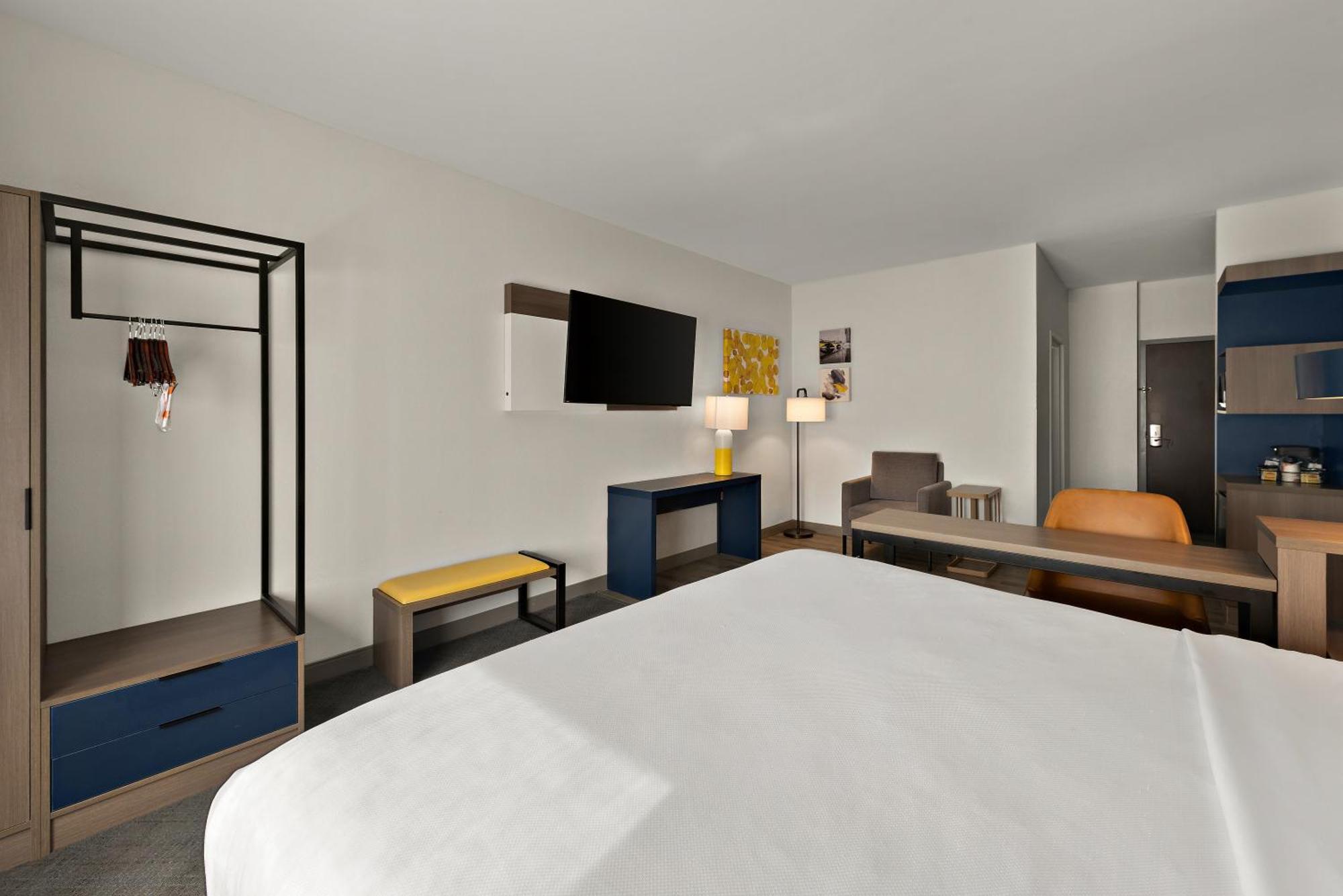 Comfort Suites Columbus East Broad Екстер'єр фото