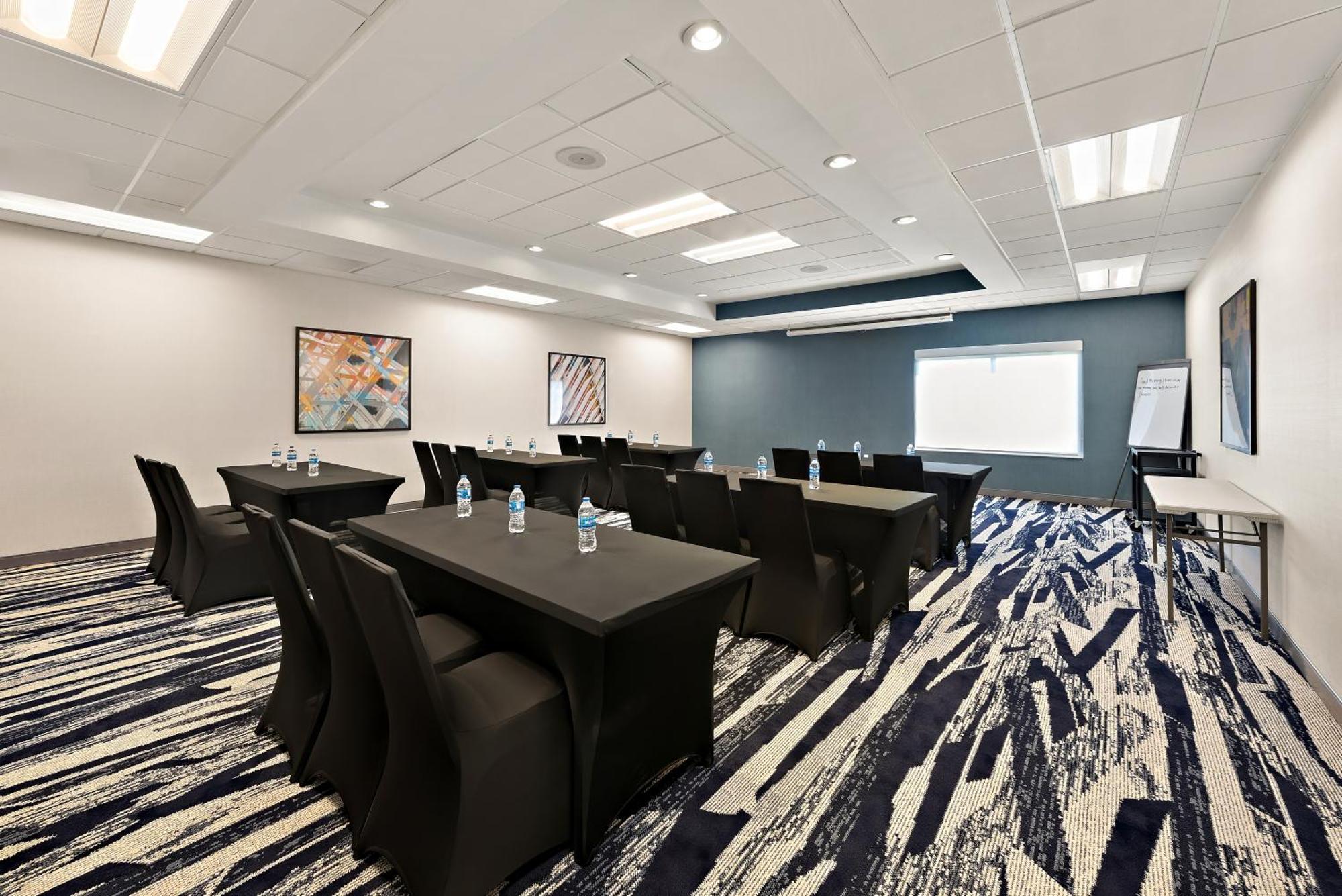 Comfort Suites Columbus East Broad Екстер'єр фото