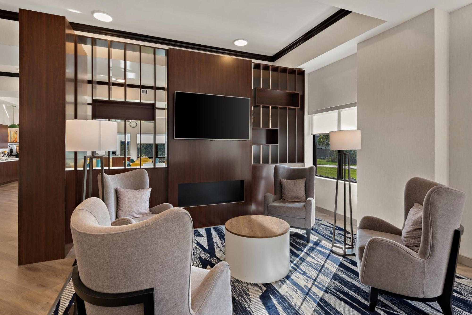 Comfort Suites Columbus East Broad Екстер'єр фото
