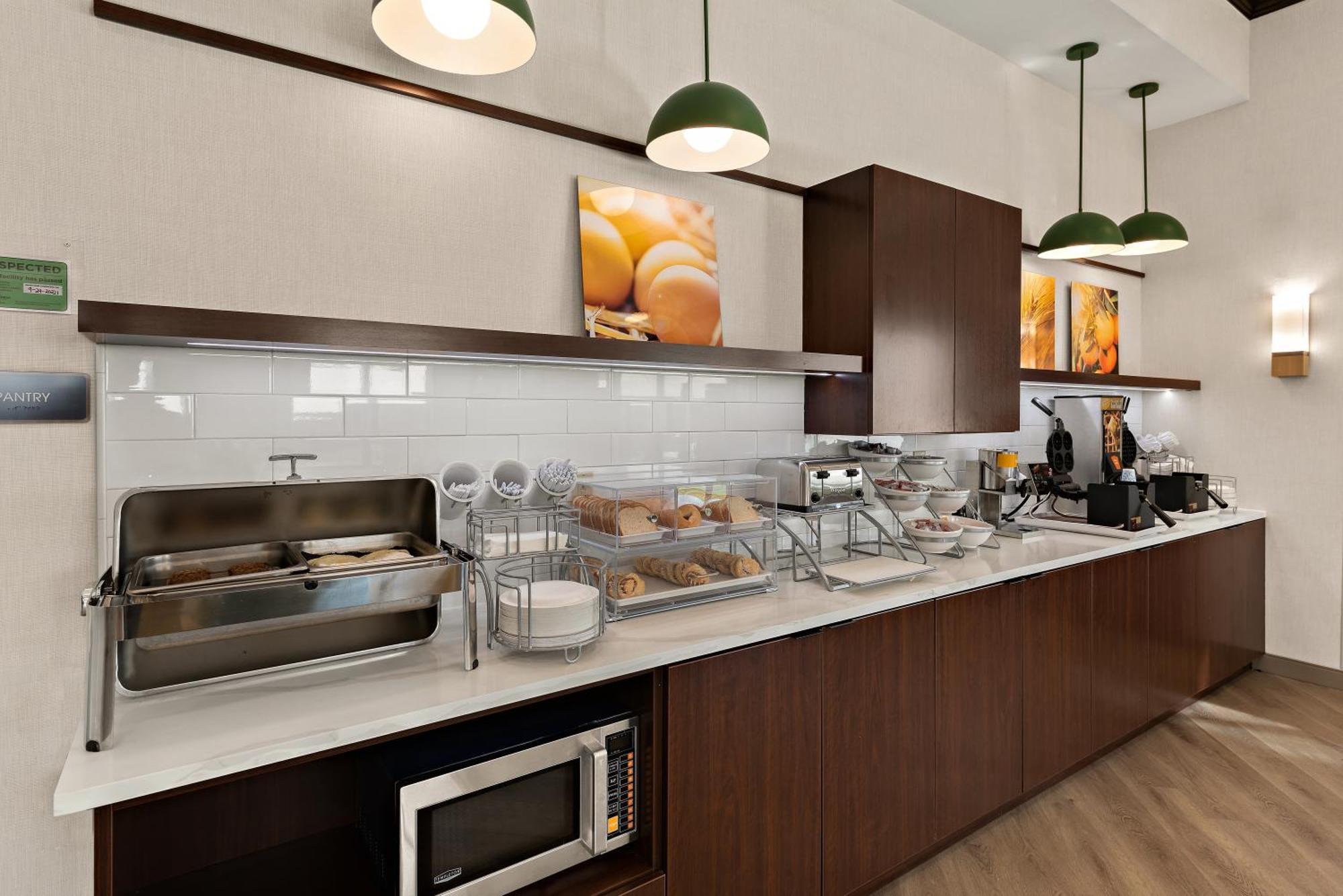 Comfort Suites Columbus East Broad Екстер'єр фото
