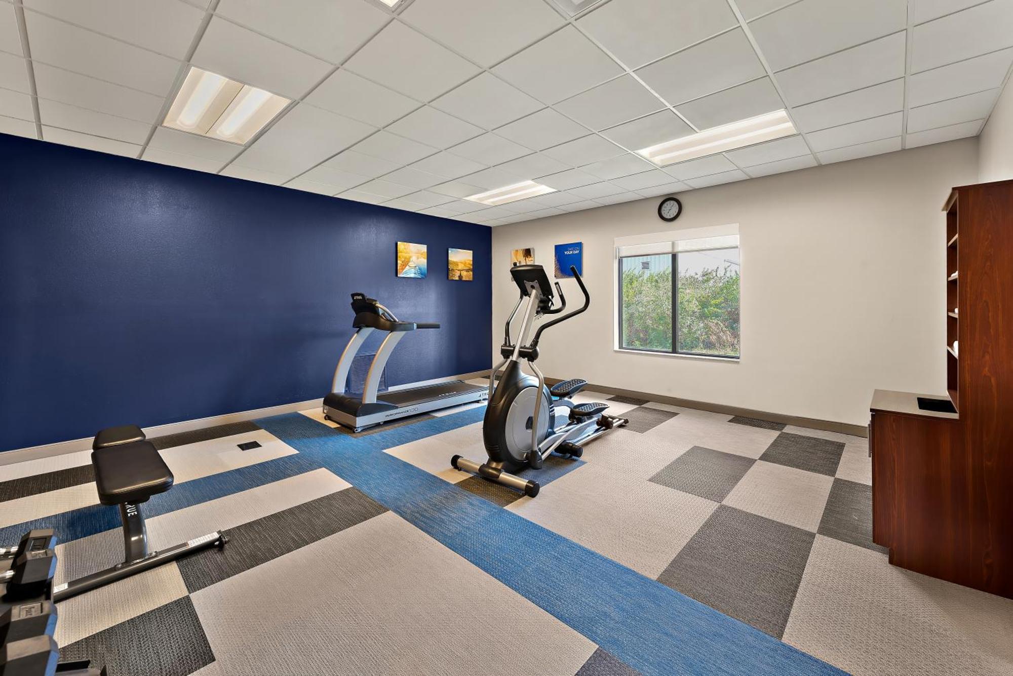 Comfort Suites Columbus East Broad Екстер'єр фото