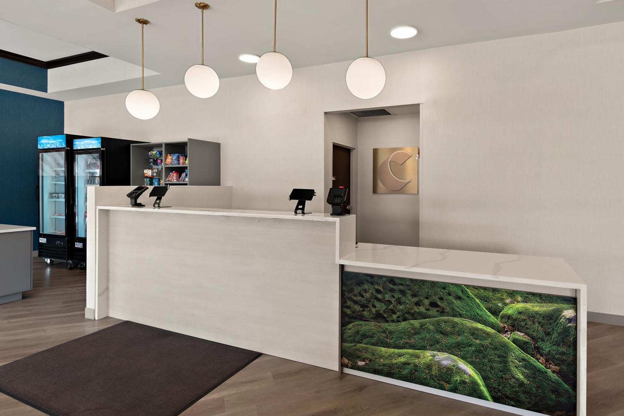 Comfort Suites Columbus East Broad Екстер'єр фото