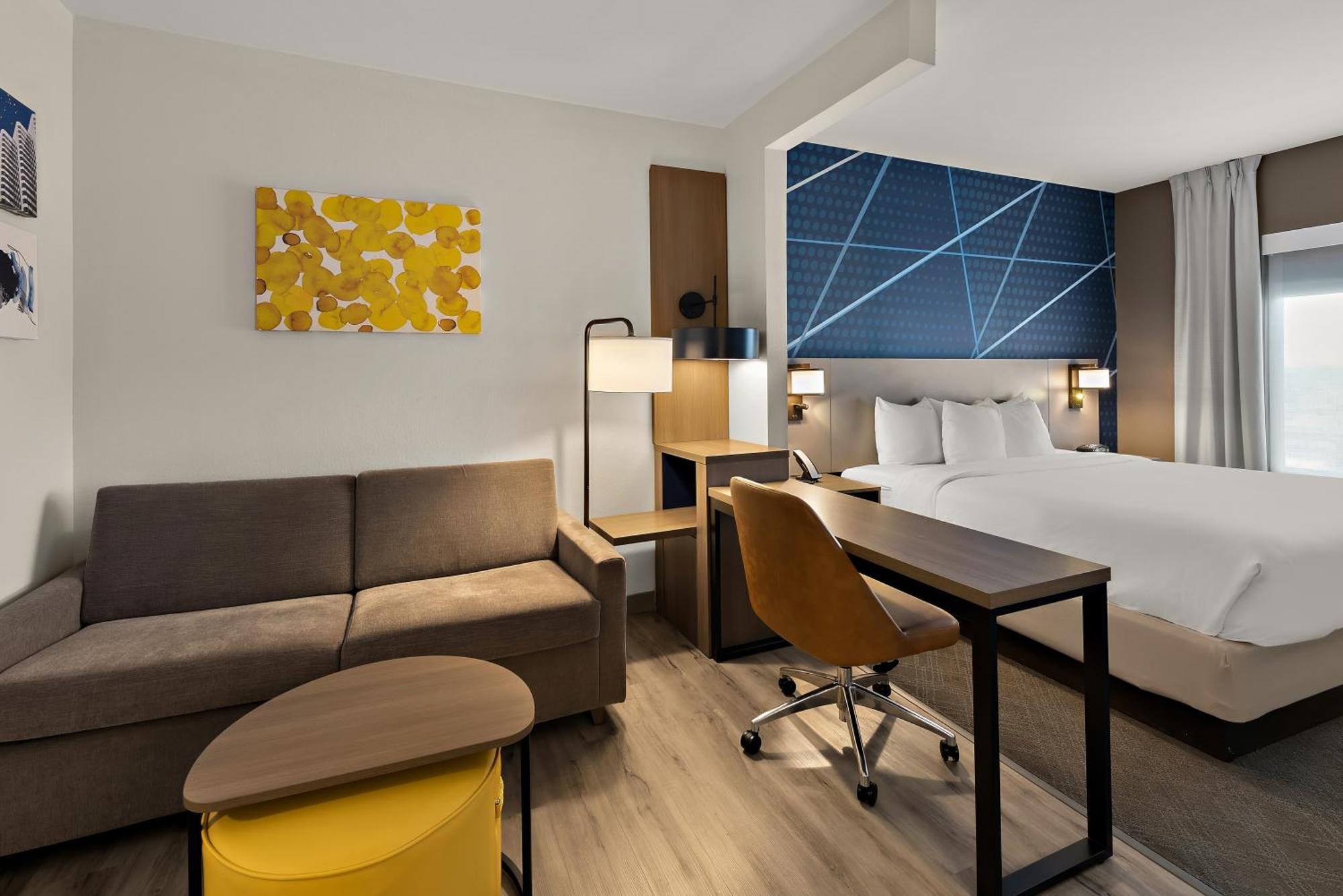 Comfort Suites Columbus East Broad Екстер'єр фото