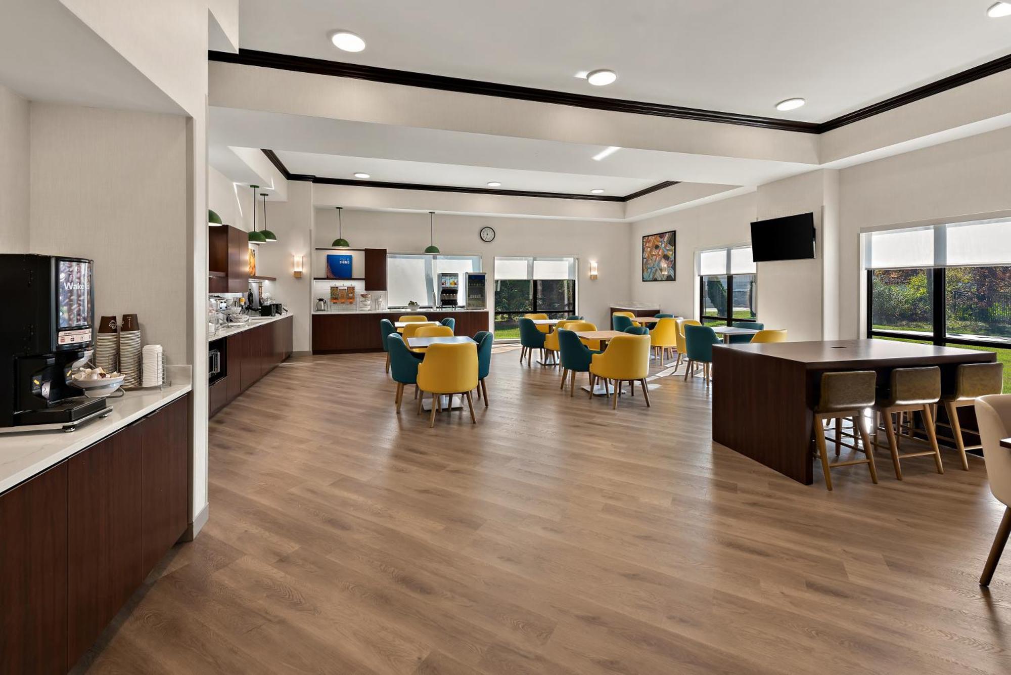 Comfort Suites Columbus East Broad Екстер'єр фото