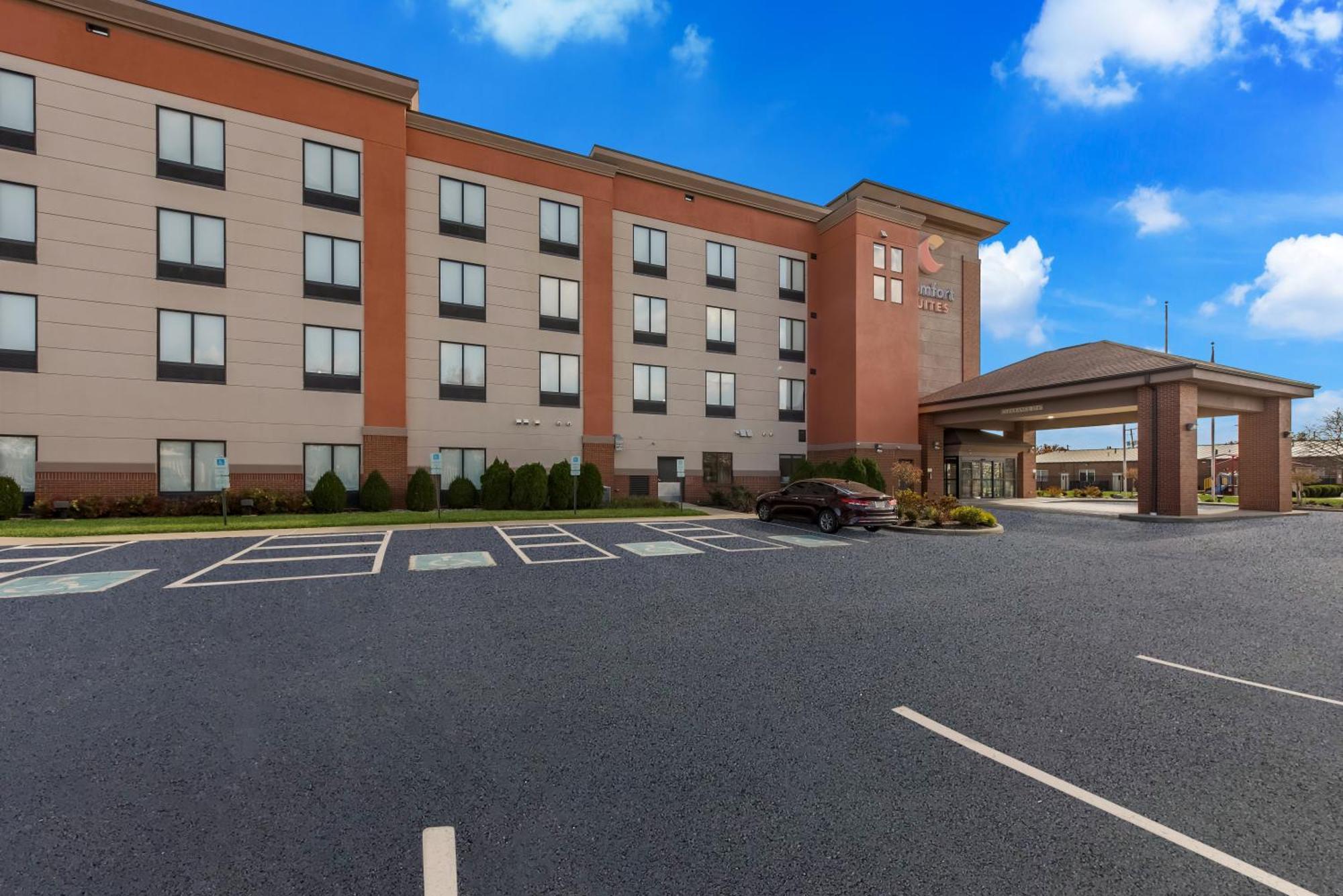 Comfort Suites Columbus East Broad Екстер'єр фото