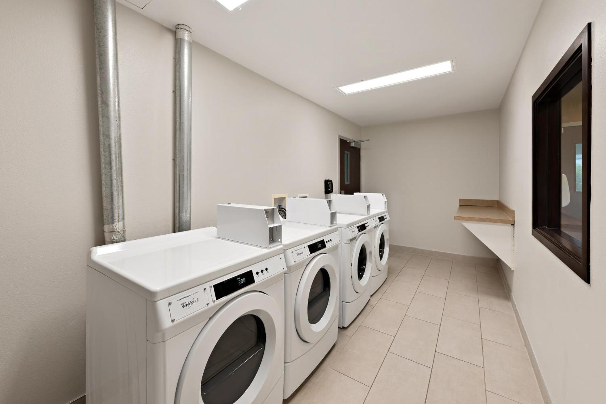 Comfort Suites Columbus East Broad Екстер'єр фото